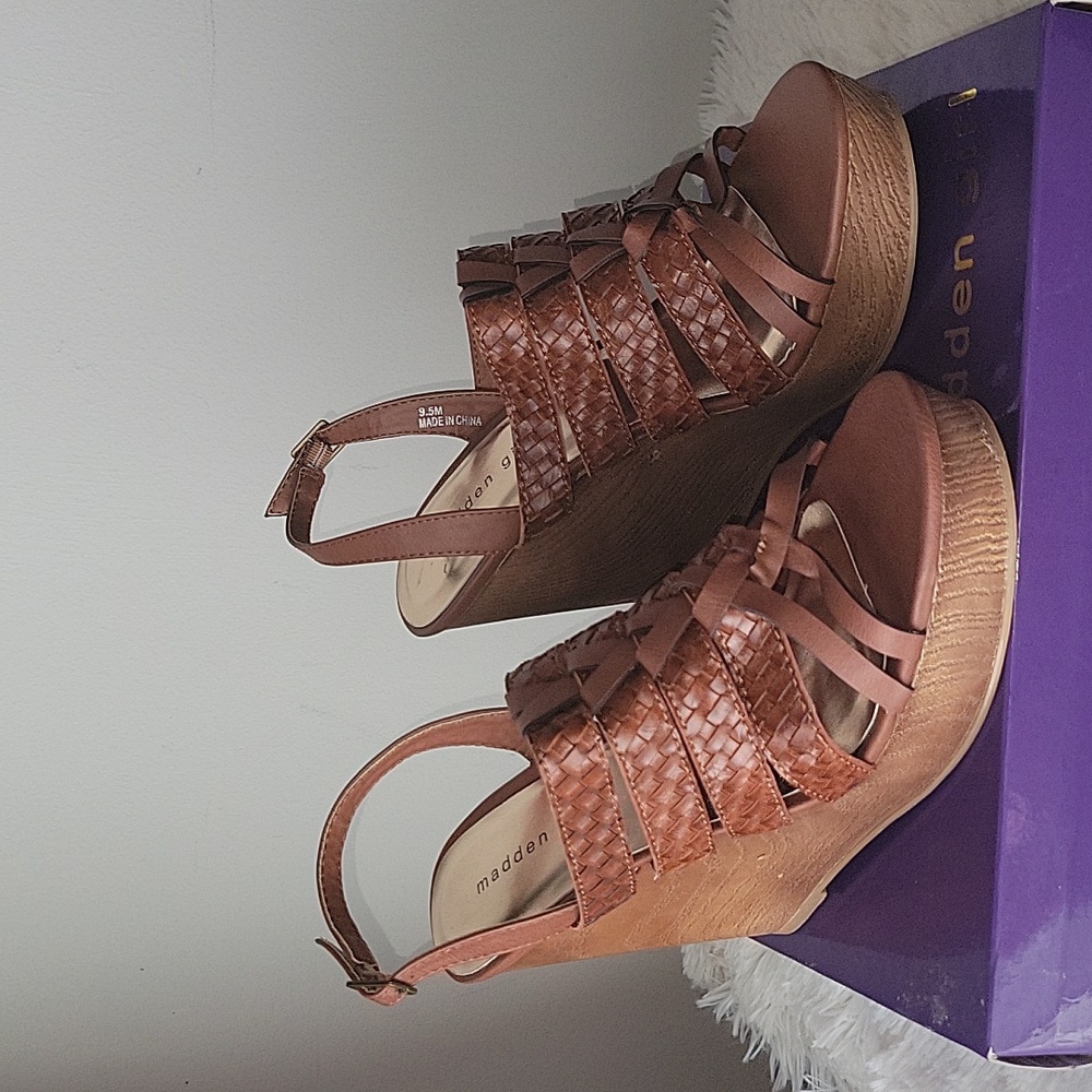 Madden Girl Cilo Cognac Wedge Sandals Size: US 9.5 - Picture 2 of 3